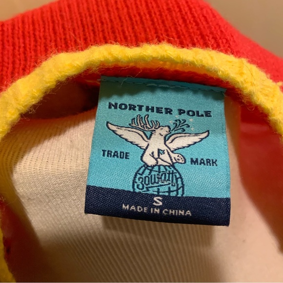 Norther Pole Squirrel Nutcracker Christmas Sweater Size Small - Picture 4 of 4